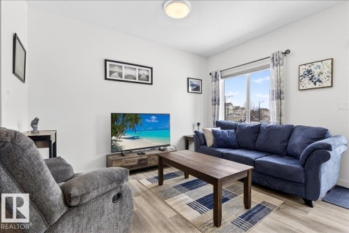 67 5122 213A Street, Edmonton, AB - Indoor Photo Showing Living Room
