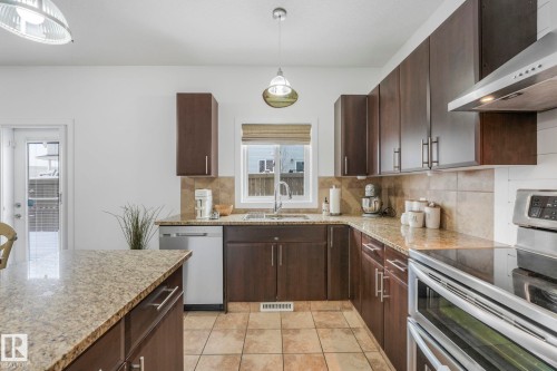 3 450 Mcconachie Way, Edmonton, AB - Indoor Photo Showing Kitchen