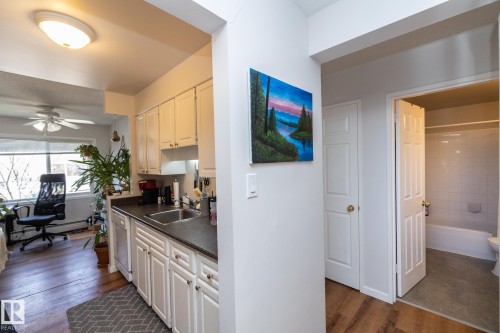 208 11455 41 Avenue, Edmonton, AB - Indoor Photo Showing Kitchen