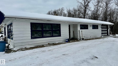 Ranch-style home with no basement. - 52012 Hwy 21, Rural Strathcona County, AB - Outdoor