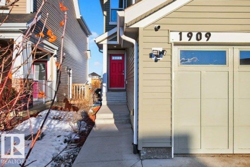 Front entrance. - 1909 Davidson Wynd, Edmonton, AB - Outdoor