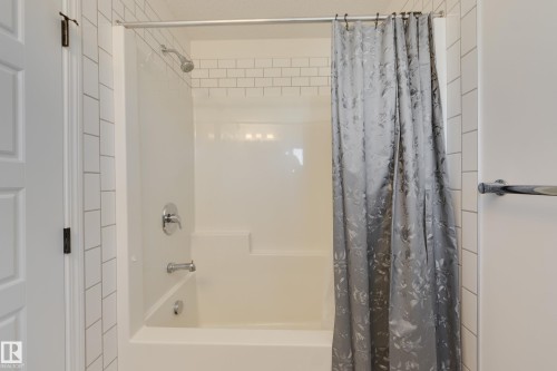 5031 Kinney Link Link, Edmonton, AB - Indoor Photo Showing Bathroom