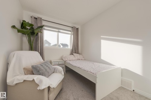 5031 Kinney Link Link, Edmonton, AB - Indoor