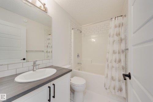 5031 Kinney Link Link, Edmonton, AB - Indoor Photo Showing Bathroom