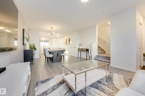 5031 Kinney Link Link, Edmonton, AB - Indoor Photo Showing Living Room