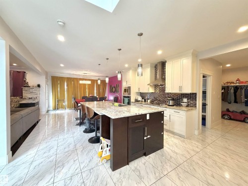 1273 Adamson Drive, Edmonton, AB - Indoor Photo Showing Kitchen With Upgraded Kitchen