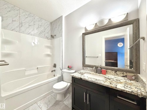 1273 Adamson Drive, Edmonton, AB - Indoor Photo Showing Bathroom