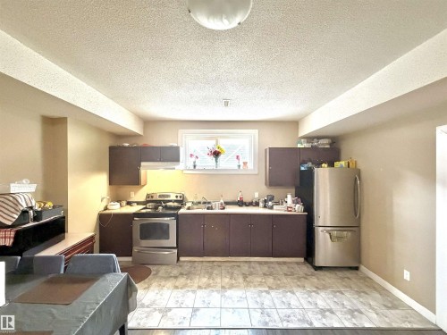 1273 Adamson Drive, Edmonton, AB - Indoor Photo Showing Kitchen