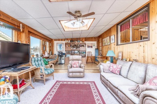 23 Allen Place, Leduc, AB - Indoor Photo Showing Living Room