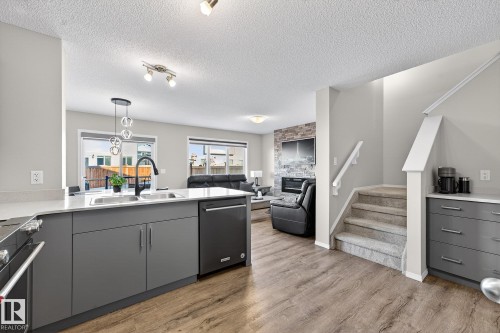9040 Cooper Link, Edmonton, AB - Indoor Photo Showing Kitchen