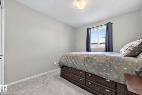 9040 Cooper Link, Edmonton, AB - Indoor Photo Showing Bedroom