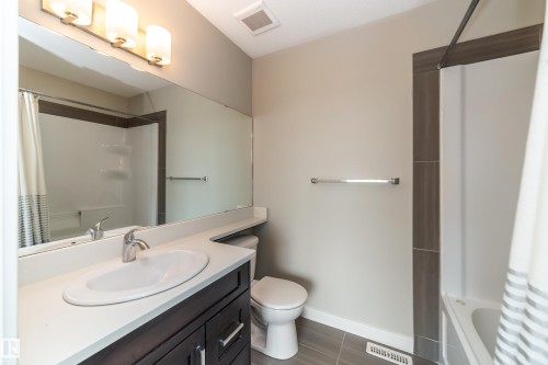 22 2560 Pegasus Boulevard, Edmonton, AB - Indoor Photo Showing Bathroom