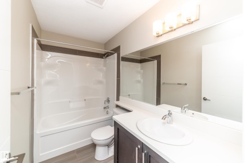 22 2560 Pegasus Boulevard, Edmonton, AB - Indoor Photo Showing Bathroom