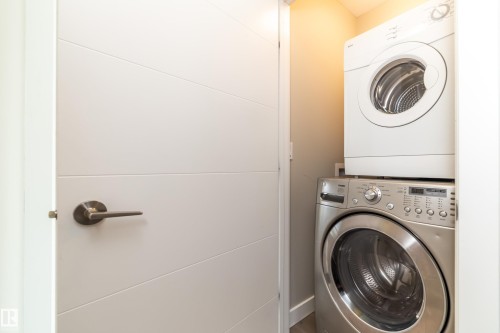 22 2560 Pegasus Boulevard, Edmonton, AB - Indoor Photo Showing Laundry Room