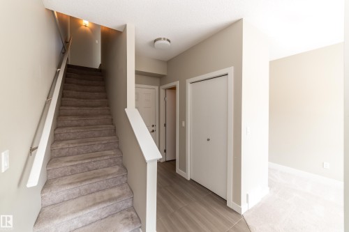 22 2560 Pegasus Boulevard, Edmonton, AB - Indoor Photo Showing Other Room