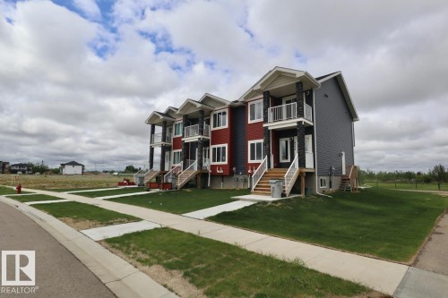 4508 50 Avenue, Redwater, AB - Outdoor With Balcony With Facade