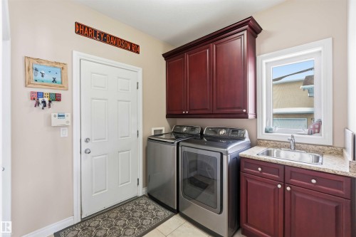 40 Landing Trails Drive, Gibbons, AB - Indoor Photo Showing Laundry Room