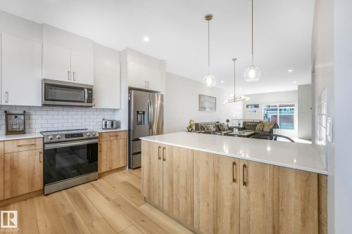 7182 177A Avenue, Edmonton, AB - Indoor Photo Showing Kitchen With Stainless Steel Kitchen With Double Sink With Upgraded Kitchen