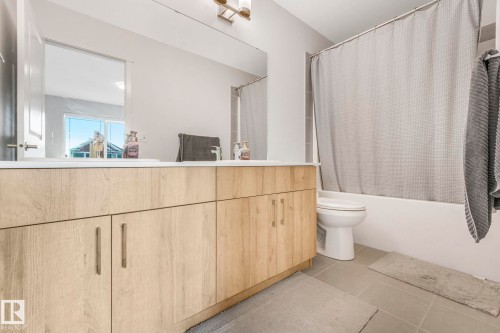 7182 177A Avenue, Edmonton, AB - Indoor Photo Showing Bathroom
