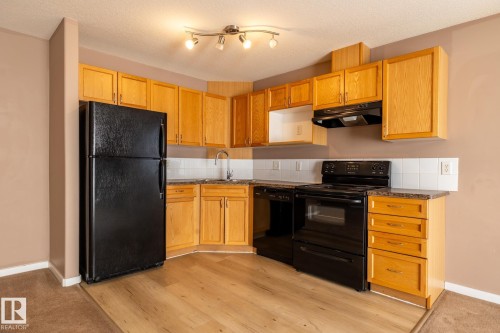 317 240 Spruce Ridge Road, Spruce Grove, AB - Indoor Photo Showing Kitchen