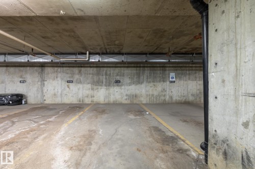 317 240 Spruce Ridge Road, Spruce Grove, AB - Indoor Photo Showing Garage
