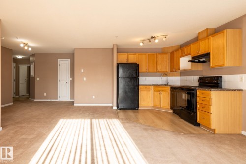 317 240 Spruce Ridge Road, Spruce Grove, AB - Indoor Photo Showing Kitchen