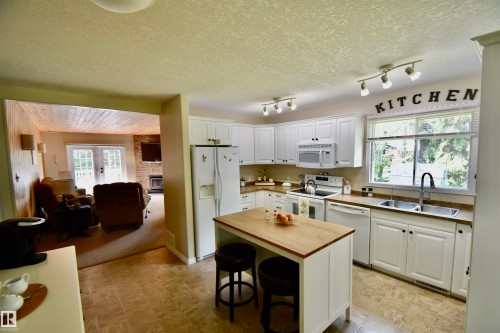 223 11502 Twp Rd 604, Rural St. Paul County, AB - Indoor Photo Showing Kitchen With Double Sink