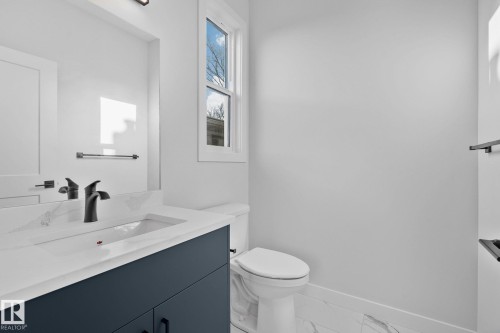 12717 114 Street, Edmonton, AB - Indoor Photo Showing Bathroom