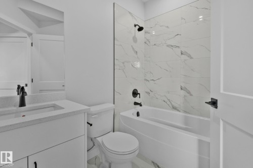 12717 114 Street, Edmonton, AB - Indoor Photo Showing Bathroom