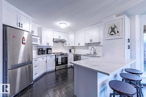516 3 Perron Street, St. Albert, AB - Indoor Photo Showing Kitchen With Stainless Steel Kitchen With Upgraded Kitchen