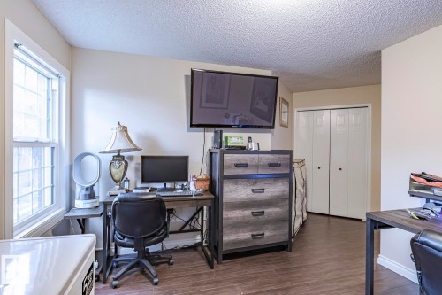 516 3 Perron Street, St. Albert, AB - Indoor Photo Showing Office