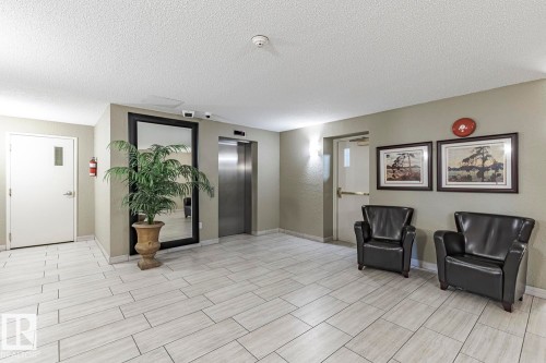 516 3 Perron Street, St. Albert, AB - Indoor Photo Showing Other Room