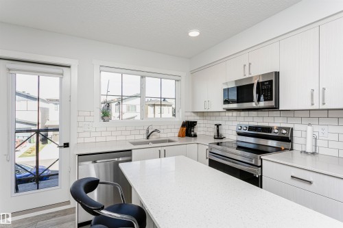 19627 28 Avenue, Edmonton, AB - Indoor Photo Showing Kitchen With Upgraded Kitchen