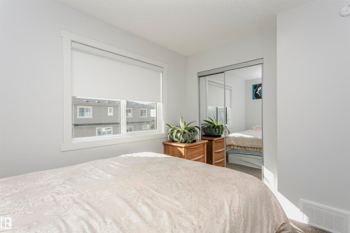 19627 28 Avenue, Edmonton, AB - Indoor Photo Showing Bedroom