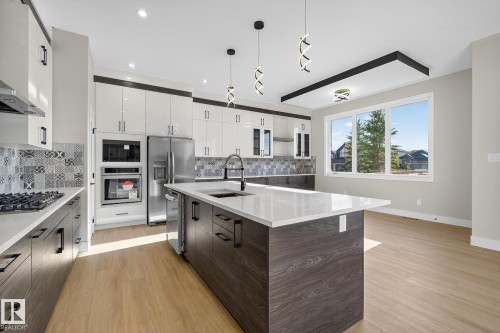 181 Edgewater Circle, Leduc, AB - Indoor Photo Showing Kitchen With Upgraded Kitchen
