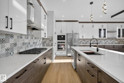 181 Edgewater Circle, Leduc, AB - Indoor Photo Showing Kitchen With Upgraded Kitchen