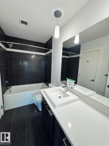 505 11969 Jasper Avenue, Edmonton, AB - Indoor Photo Showing Bathroom