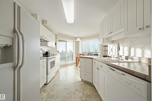 406 182 Haddow Close, Edmonton, AB - Indoor Photo Showing Kitchen