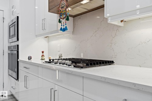 9843 153 Street, Edmonton, AB - Indoor Photo Showing Kitchen With Upgraded Kitchen