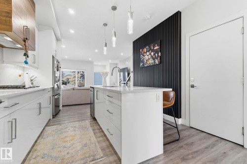 9843 153 Street, Edmonton, AB - Indoor Photo Showing Kitchen With Upgraded Kitchen