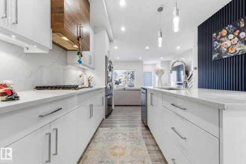 9843 153 Street, Edmonton, AB - Indoor Photo Showing Kitchen With Upgraded Kitchen