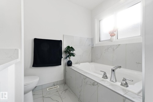 9843 153 Street, Edmonton, AB - Indoor Photo Showing Bathroom