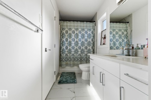 9843 153 Street, Edmonton, AB - Indoor Photo Showing Bathroom