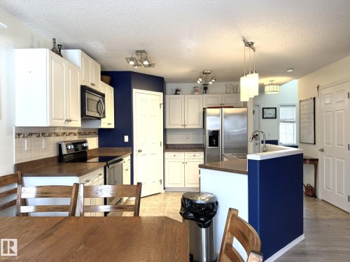 735 Kananaskis Drive, Devon, AB - Indoor Photo Showing Kitchen