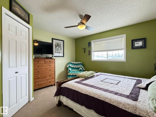 735 Kananaskis Drive, Devon, AB - Indoor Photo Showing Bedroom