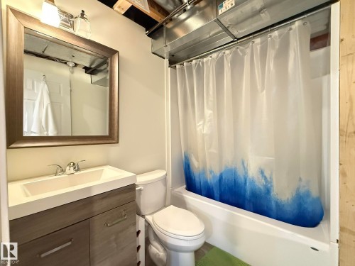 735 Kananaskis Drive, Devon, AB - Indoor Photo Showing Bathroom