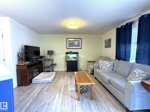 735 Kananaskis Drive, Devon, AB - Indoor Photo Showing Living Room