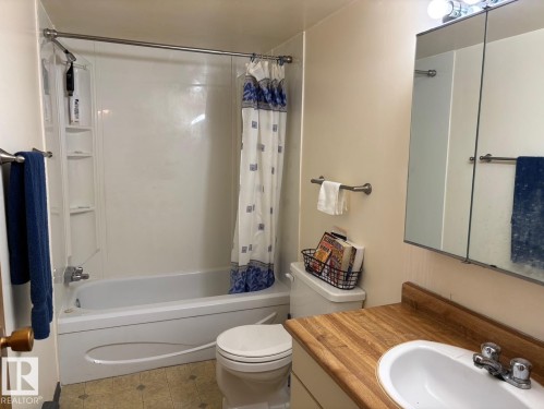 8043 Tudor Glen, St. Albert, AB - Indoor Photo Showing Bathroom