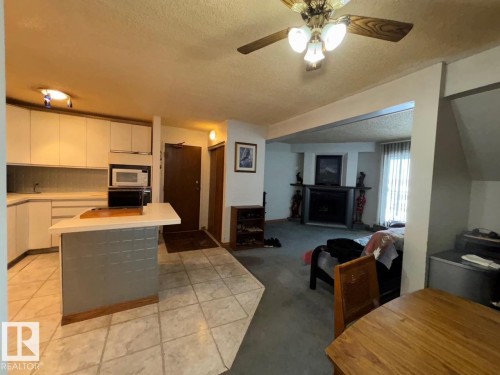 8043 Tudor Glen, St. Albert, AB - Indoor Photo Showing Kitchen