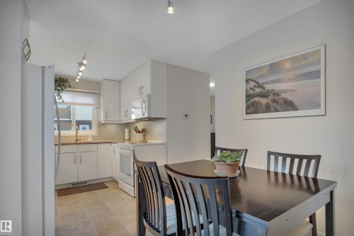 Dining space featuring a textured ceiling - 7075 32 Avenue, Edmonton, AB - Indoor Photo Showing Dining Room